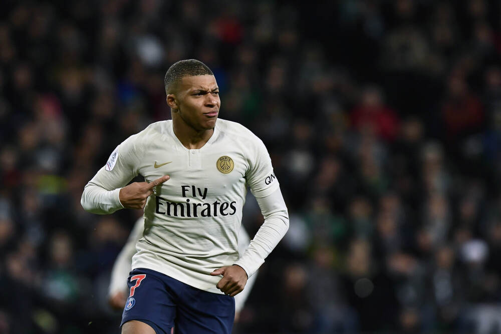 黄金狂飙至1400元/克，抢购大军挤爆商场？铂金暗流中藏着什么秘密